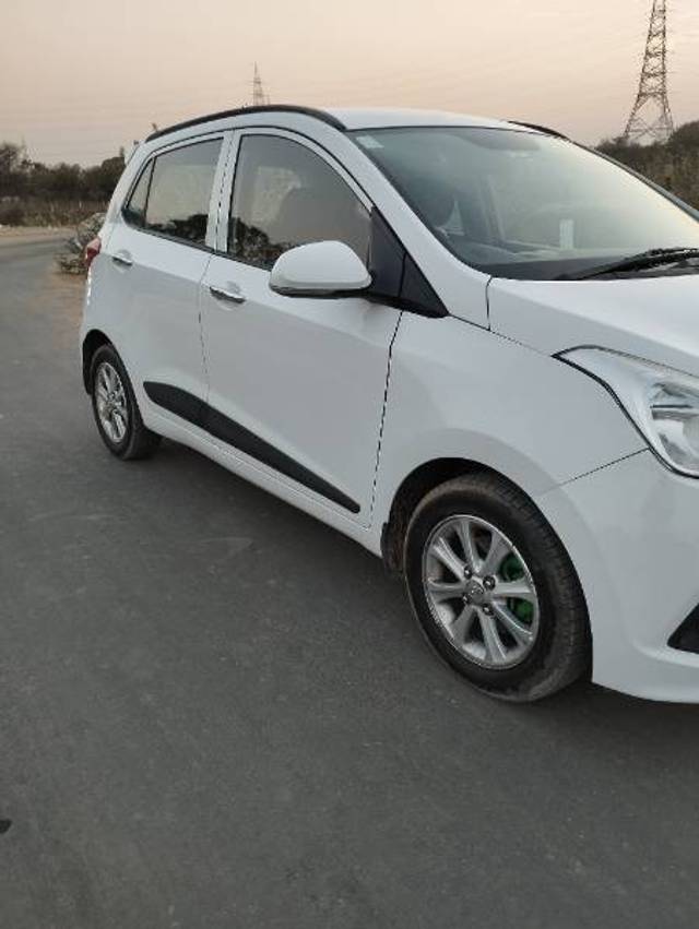https://images10.gaadi.com/usedgaadi-sellcar/UsedCar/e51775a6a/fca98aa8-086e-4bf1-aa5a-651831ad2c62.jpg?imwidth=6400