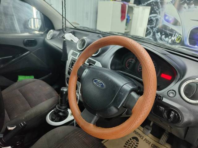 https://images10.gaadi.com/usedgaadi-sellcar/UsedCar/e517b74fa/2a863b33-3341-4bff-b633-84e54881f413.jpg?imwidth=6402