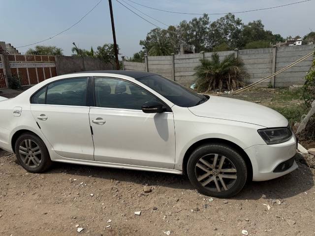 https://images10.gaadi.com/usedgaadi-sellcar/UsedCar/e517b850a/00b0e390-0743-459e-ae21-fc08dfd48434.jpeg?imwidth=6401
