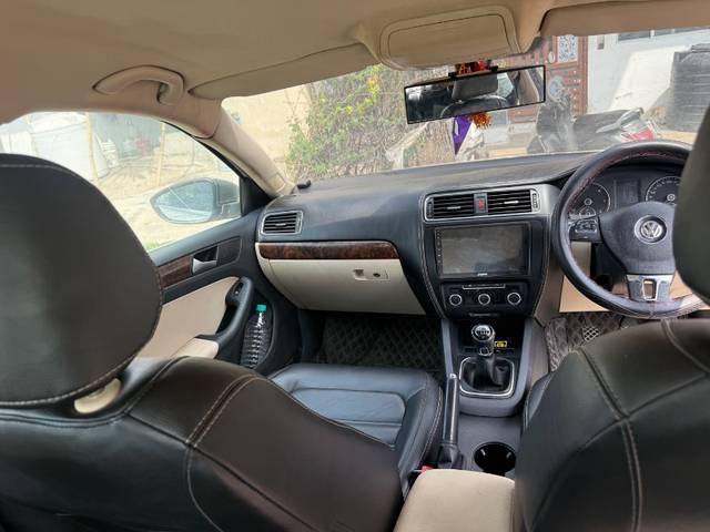 https://images10.gaadi.com/usedgaadi-sellcar/UsedCar/e517b850a/fe7deb2b-2218-47a8-88eb-d95f1b5d918a.jpeg?imwidth=6402