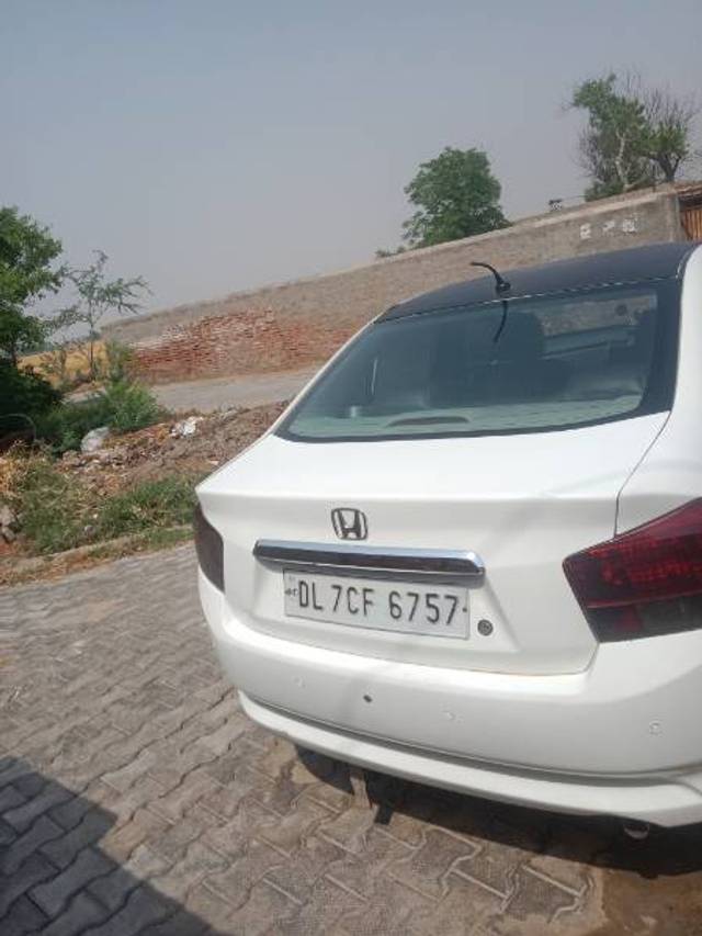 https://images10.gaadi.com/usedgaadi-sellcar/UsedCar/e5181b32a/9df7717f-8118-4a53-b584-854f526ab3a1.jpg?imwidth=6402