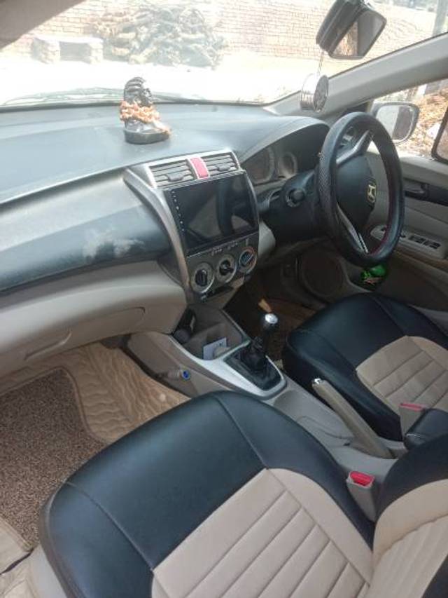 https://images10.gaadi.com/usedgaadi-sellcar/UsedCar/e5181b32a/a811a3c2-baab-4764-ba11-2edb3e8dcb30.jpg?imwidth=6401