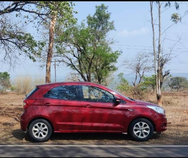 https://images10.gaadi.com/usedgaadi-sellcar/UsedCar/e518233fa/857cc488-b39d-4577-9ccf-5327819771a5.jpg?imwidth=6400