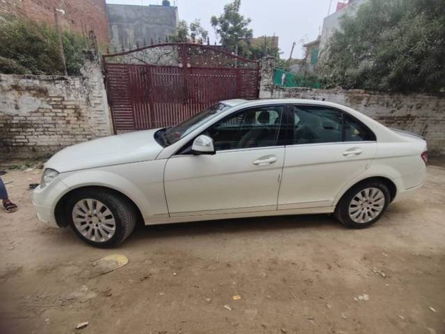 https://images10.gaadi.com/usedgaadi-sellcar/UsedCar/e51826dda/aaf6abd8-ea5e-473e-b5ca-1b3f187b03eb.jpg?imwidth=6402