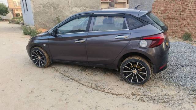 https://images10.gaadi.com/usedgaadi-sellcar/UsedCar/e5186813a/34d62706-572d-48f5-89c3-e508f1560cdc.jpg?imwidth=6402