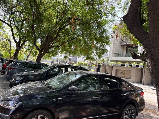 https://images10.gaadi.com/usedgaadi-sellcar/UsedCar/e518aa3fa/76361ec7-4e6c-45c4-9ddb-060efea1e2cd.jpg?imwidth=6401