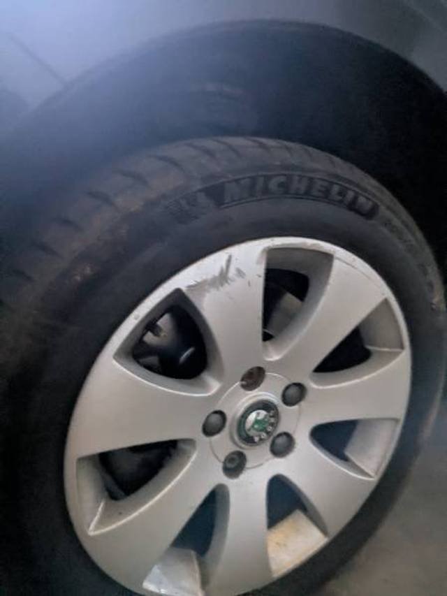 https://images10.gaadi.com/usedgaadi-sellcar/UsedCar/e518e266a/40fb0dc6-8f52-4bf3-90ea-562f1e00953b.jpg?imwidth=6402