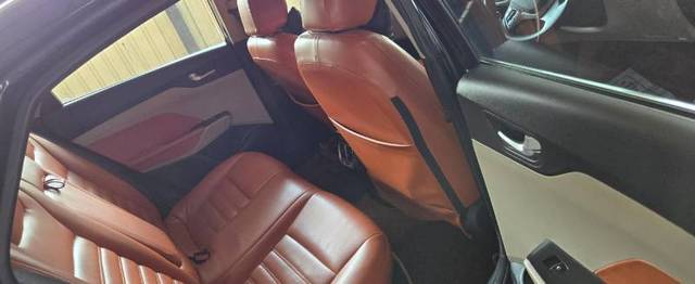 https://images10.gaadi.com/usedgaadi-sellcar/UsedCar/e5193222a/0d01c5d9-78e2-4b3b-8d16-9cca841f8a40.jpg?imwidth=6402