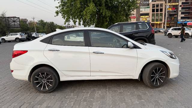 https://images10.gaadi.com/usedgaadi-sellcar/UsedCar/e519b5d2a/0bdc73b3-ad46-45c0-9d7f-dc0ac5ff33a1.jpeg?imwidth=6401