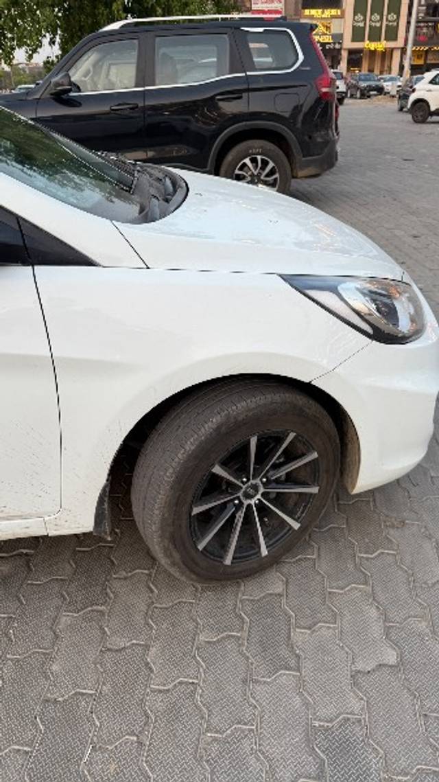 https://images10.gaadi.com/usedgaadi-sellcar/UsedCar/e519b5d2a/42f5ffb5-03c3-4b45-944b-bccbb0d0f815.jpeg?imwidth=6402