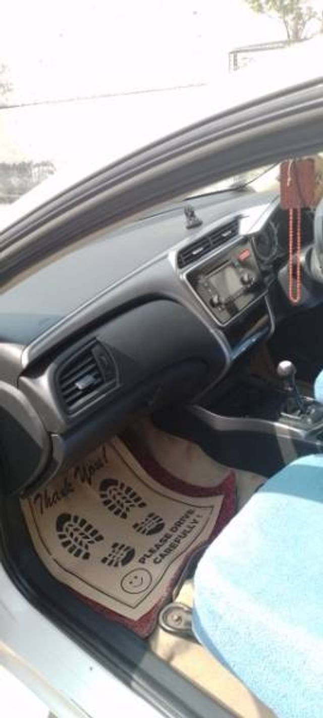 https://images10.gaadi.com/usedgaadi-sellcar/UsedCar/e519cc1ba/1c1a157e-1d9e-49d8-9b42-86b134d56cb2.jpg?imwidth=6402