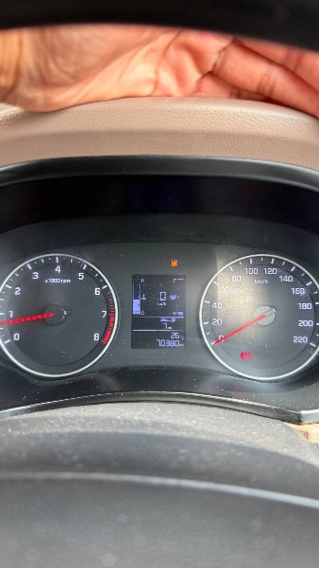 https://images10.gaadi.com/usedgaadi-sellcar/UsedCar/e519d8eea/d6d75c25-5064-4a17-8a3a-e7686abf3b26.jpeg?imwidth=6402