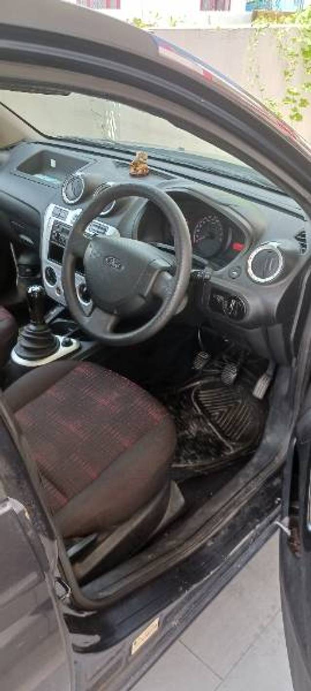 https://images10.gaadi.com/usedgaadi-sellcar/UsedCar/e51a5559a/1df1eca6-2e87-463d-bc95-8023ae4b9fd2.jpg?imwidth=6402