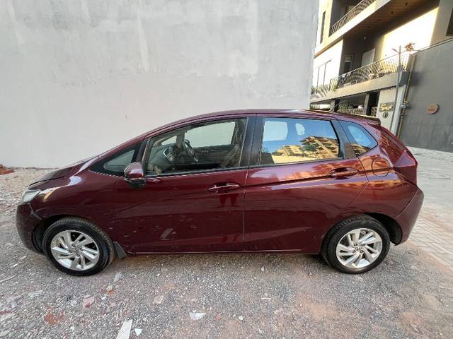 https://images10.gaadi.com/usedgaadi-sellcar/UsedCar/e51a75dfa/92da3040-038d-4d73-b5d7-88482e45d1ec.jpeg?imwidth=6402