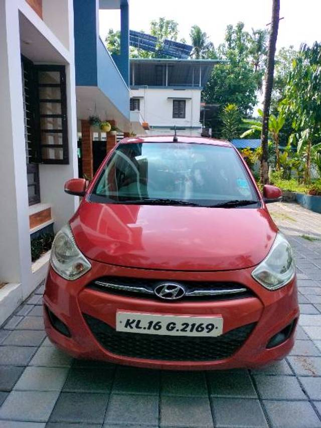 https://images10.gaadi.com/usedgaadi-sellcar/UsedCar/e51aad77a/4b63bdd0-6fbe-4549-a84f-0a4125d3217f.jpg?imwidth=6400