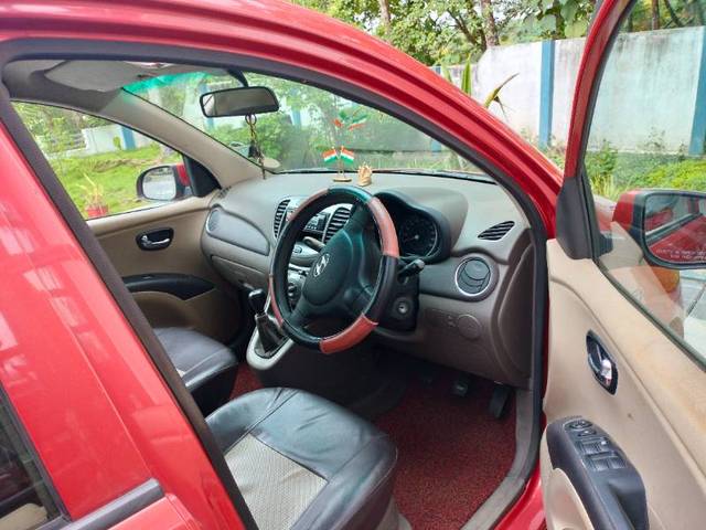 https://images10.gaadi.com/usedgaadi-sellcar/UsedCar/e51aad77a/8fecf1e6-e240-4920-9122-4e26c399c2e0.jpg?imwidth=6402