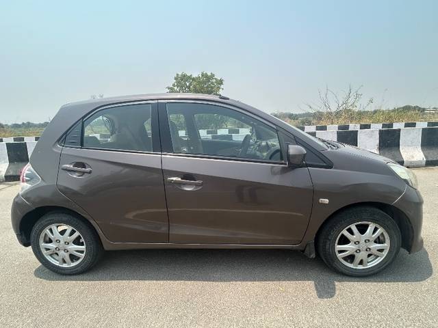 https://images10.gaadi.com/usedgaadi-sellcar/UsedCar/e51abcc3a/85d1a9c1-d230-47c3-bf14-314069326357.jpeg?imwidth=6400