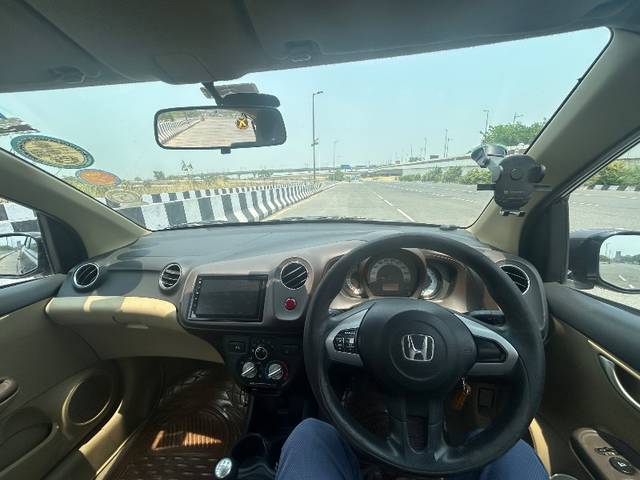 https://images10.gaadi.com/usedgaadi-sellcar/UsedCar/e51abcc3a/b1569da7-cd0f-4058-b9dd-35a3bde0a1ce.jpeg?imwidth=6402