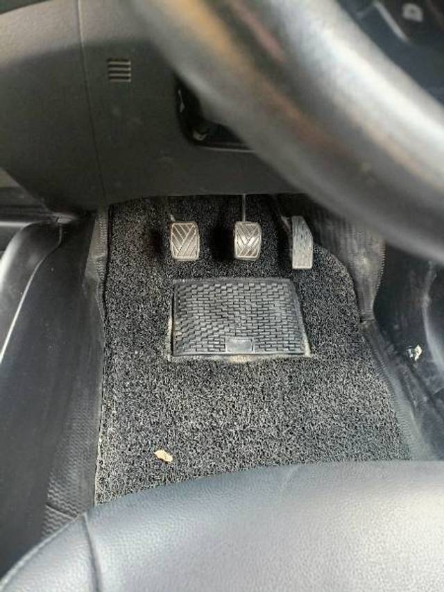https://images10.gaadi.com/usedgaadi-sellcar/UsedCar/e51b0deaa/61053866-aead-45e8-8d09-a4b7e6a48a60.jpg?imwidth=6402