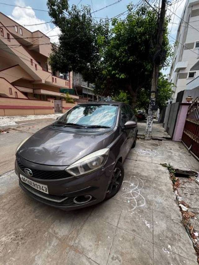 https://images10.gaadi.com/usedgaadi-sellcar/UsedCar/e51b21c4a/a828b899-389f-4f20-b6b7-28c0619c3d6e.jpg?imwidth=6400