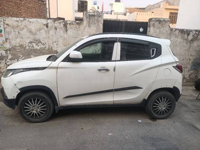 https://images10.gaadi.com/usedgaadi-sellcar/UsedCar/e51b2244a/dc929e31-02b6-48f2-aaef-6a577aaad56a.jpg?imwidth=6402