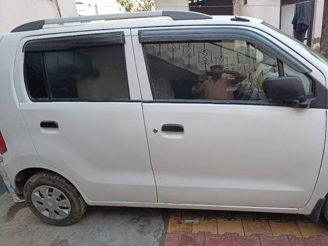 https://images10.gaadi.com/usedgaadi-sellcar/UsedCar/e51b41caa/64200ba4-79cc-4e98-a29b-1f0d2c21dfe6.jpg?imwidth=6401