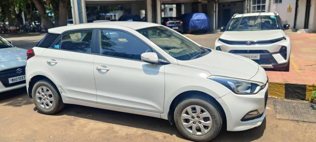 https://images10.gaadi.com/usedgaadi-sellcar/UsedCar/e51b79f9a/8d308ad4-b3ae-444a-93ef-fff65206f586.jpg?imwidth=6400