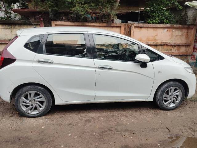 https://images10.gaadi.com/usedgaadi-sellcar/UsedCar/e51b81eca/81cc0364-9cad-4811-bb7b-83c286ef10d6.jpg?imwidth=6401