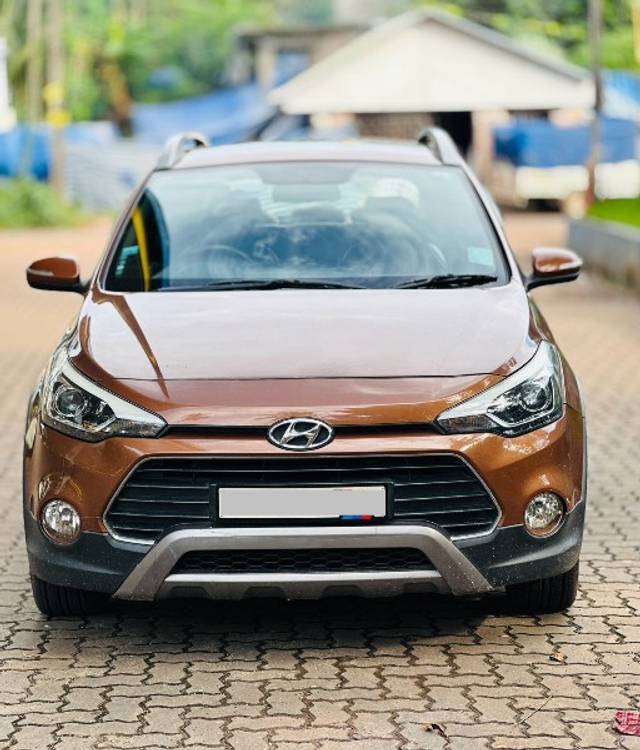 https://images10.gaadi.com/usedgaadi-sellcar/UsedCar/e51b8b72a/cce552dd-a7be-465e-ac72-e84335fedaf1.jpeg?imwidth=6400