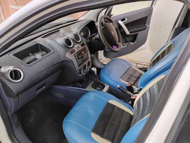 https://images10.gaadi.com/usedgaadi-sellcar/UsedCar/e51b9b3da/864e281b-fe37-4f77-91a8-60eaa9ddf031.jpg?imwidth=6402