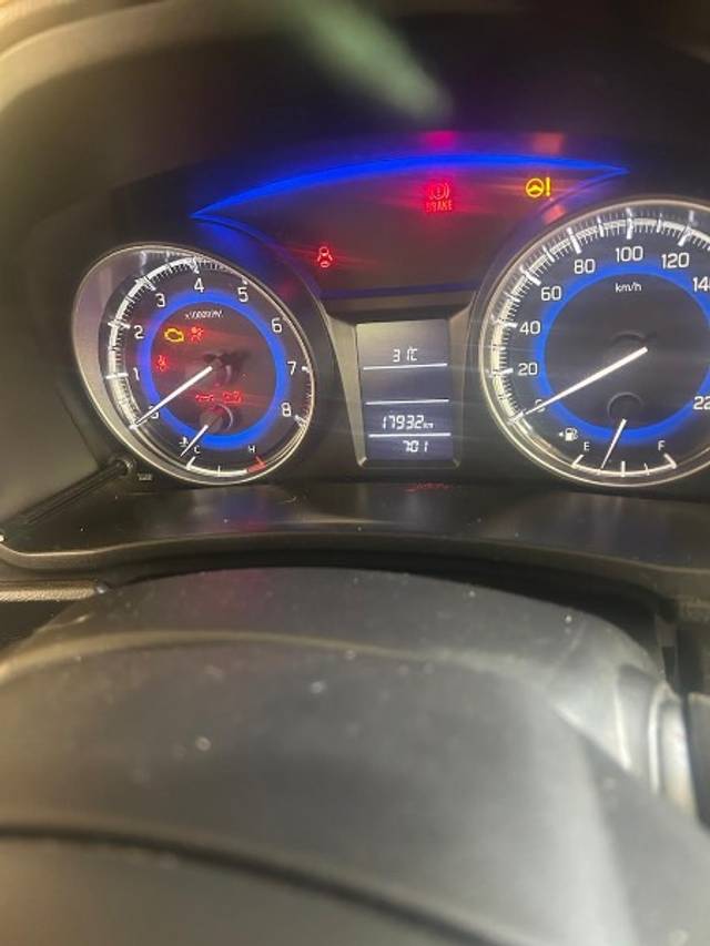 https://images10.gaadi.com/usedgaadi-sellcar/UsedCar/e51bd3dda/d4c3e5d2-85d8-40b0-80e6-e8cdb0dc79dd.jpeg?imwidth=6401