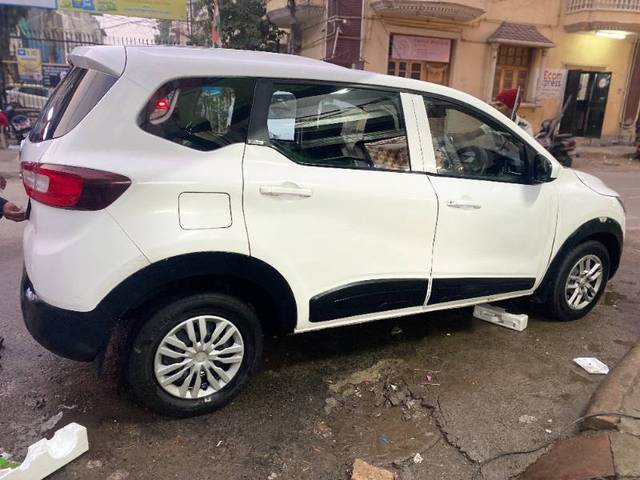 https://images10.gaadi.com/usedgaadi-sellcar/UsedCar/e51be3f2a/ea773a4a-ad9d-458c-a11f-6e07d8f95885.jpeg?imwidth=6400