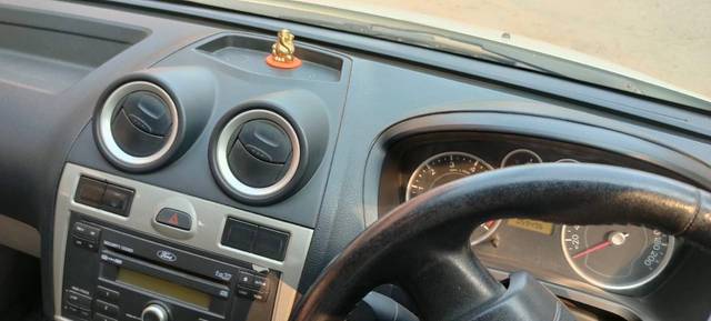 https://images10.gaadi.com/usedgaadi-sellcar/UsedCar/e51cb1eea/7e389003-ffb4-4e24-8265-773f1963590e.jpeg?imwidth=6402
