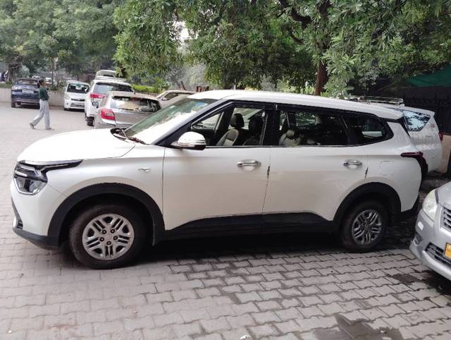 https://images10.gaadi.com/usedgaadi-sellcar/UsedCar/e51cbf2ea/5b78071d-6e0e-4925-a238-b9f8e5383a1c.jpg?imwidth=6401