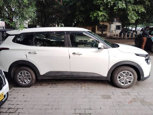https://images10.gaadi.com/usedgaadi-sellcar/UsedCar/e51cbf2ea/db94af81-1028-44b7-b294-b8eb67a09b99.jpg?imwidth=6402