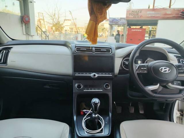 https://images10.gaadi.com/usedgaadi-sellcar/UsedCar/e51d4449a/6b4e17c7-00ff-403f-8ee1-324fa6f20169.jpg?imwidth=6402