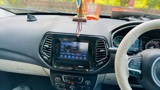 https://images10.gaadi.com/usedgaadi-sellcar/UsedCar/e51d5d64a/e5b86d5b-ced1-4f99-a714-46f2237689fe.jpeg?imwidth=6401