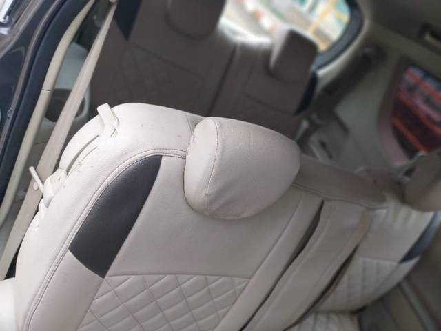 https://images10.gaadi.com/usedgaadi-sellcar/UsedCar/e51d9a20a/9aae8058-e3ec-4b78-a84c-afc75c5d5610.jpeg?imwidth=6402