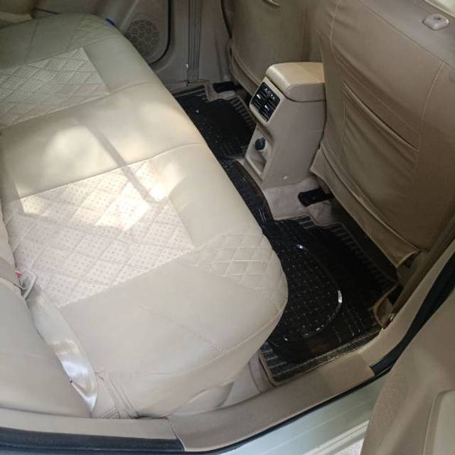 https://images10.gaadi.com/usedgaadi-sellcar/UsedCar/e51dfe20a/263b1f7e-6740-4aaf-8a9a-0aa3f830608c.jpg?imwidth=6400