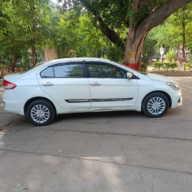 https://images10.gaadi.com/usedgaadi-sellcar/UsedCar/e51dfe20a/d86e7a40-04bd-4591-abb7-db43d609209c.jpg?imwidth=6402