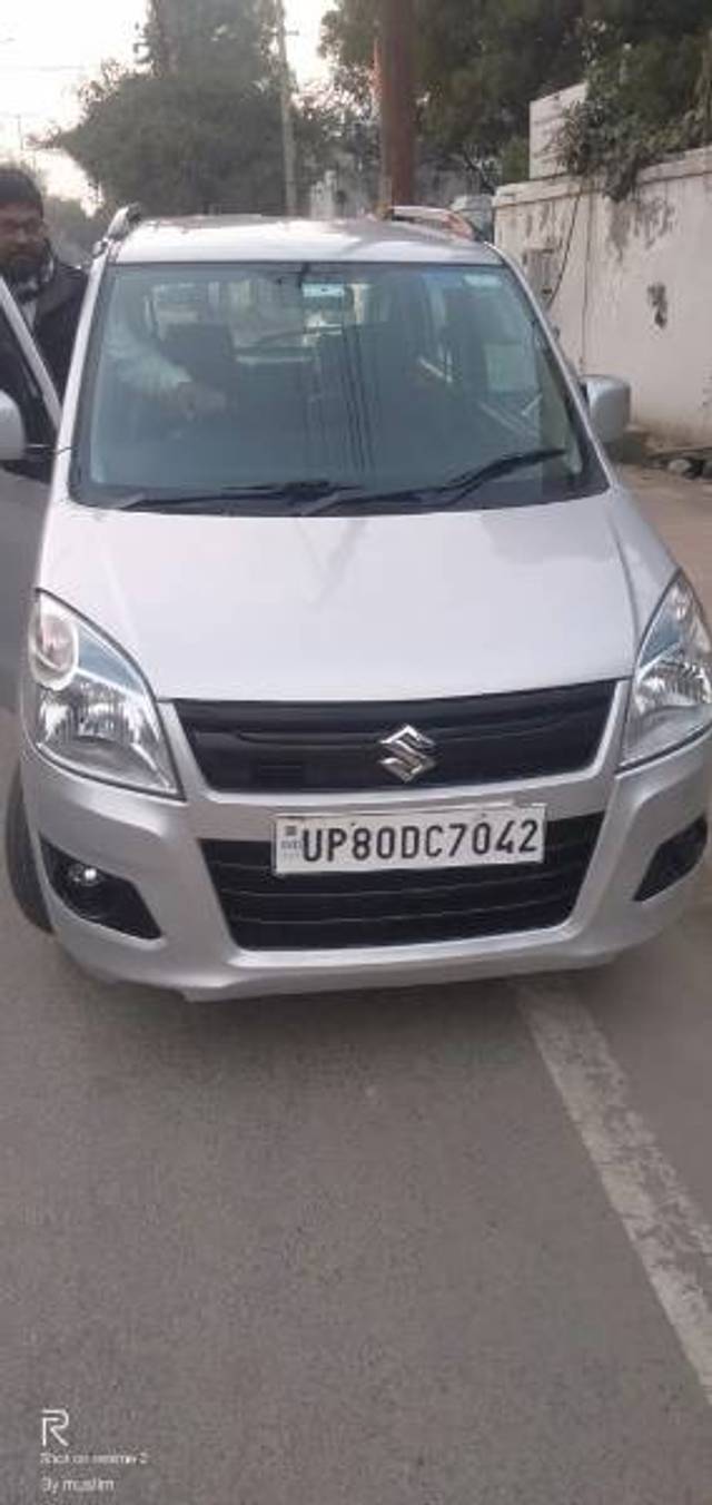 https://images10.gaadi.com/usedgaadi-sellcar/UsedCar/e51e0fa8a/3bd63d9f-c760-4805-8ee9-e8e56f7b35bb.jpg?imwidth=6400
