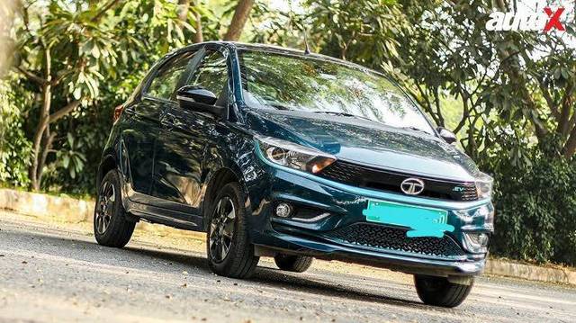 https://images10.gaadi.com/usedgaadi-sellcar/UsedCar/e51e2c99a/1949c9f8-999b-4b6f-a64d-76ef21e1f7cb.jpg?imwidth=6400