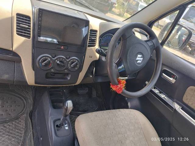https://images10.gaadi.com/usedgaadi-sellcar/UsedCar/e51ea9aea/ac57c4d4-299e-4cdb-8cba-ed98f967b9b6.jpg?imwidth=6402
