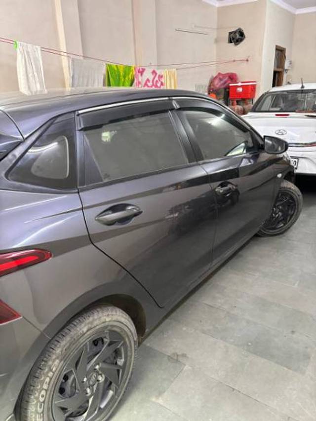 https://images10.gaadi.com/usedgaadi-sellcar/UsedCar/e51eb206a/67d8b1a3-91de-42ba-a21b-bc2d7bbeed1d.jpg?imwidth=6402