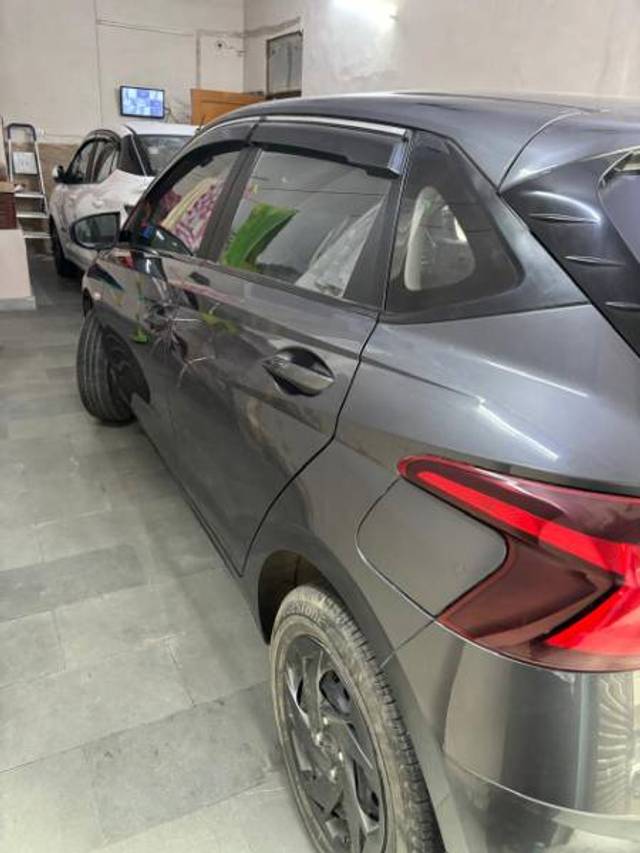 https://images10.gaadi.com/usedgaadi-sellcar/UsedCar/e51eb206a/a2beebcc-ca35-4bf6-a593-f34f1bb7b550.jpg?imwidth=6401