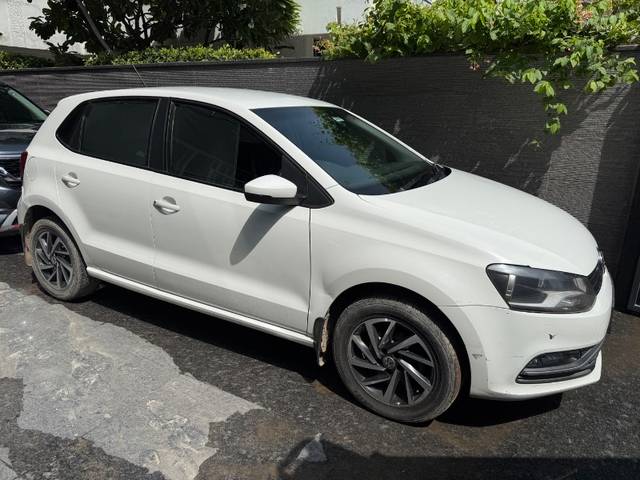 https://images10.gaadi.com/usedgaadi-sellcar/UsedCar/e51efab0a/18062c96-61be-4fbb-b84c-3a7186865e41.jpeg?imwidth=6400