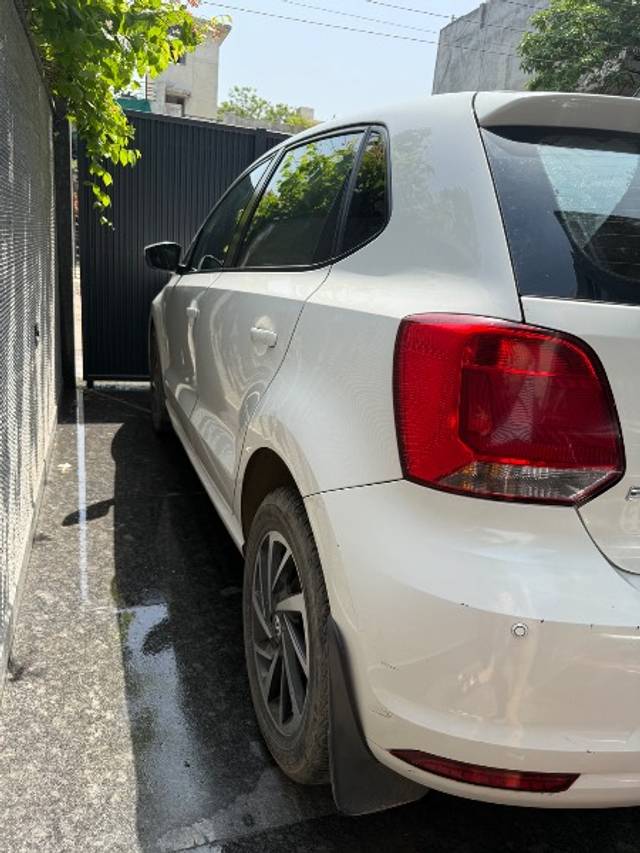 https://images10.gaadi.com/usedgaadi-sellcar/UsedCar/e51efab0a/fae44607-3372-4730-9221-5fc3270357f6.jpeg?imwidth=6401