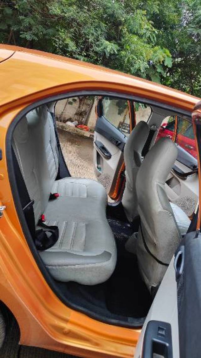 https://images10.gaadi.com/usedgaadi-sellcar/UsedCar/e51f250da/c461b85e-1a25-4aa9-8b82-57bd32b8e622.jpg?imwidth=6402