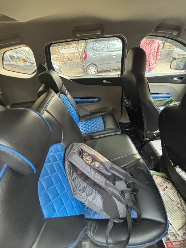 https://images10.gaadi.com/usedgaadi-sellcar/UsedCar/e51f7c0fa/4b4600a1-ad61-4c15-8600-940768fcbb67.jpeg?imwidth=6402
