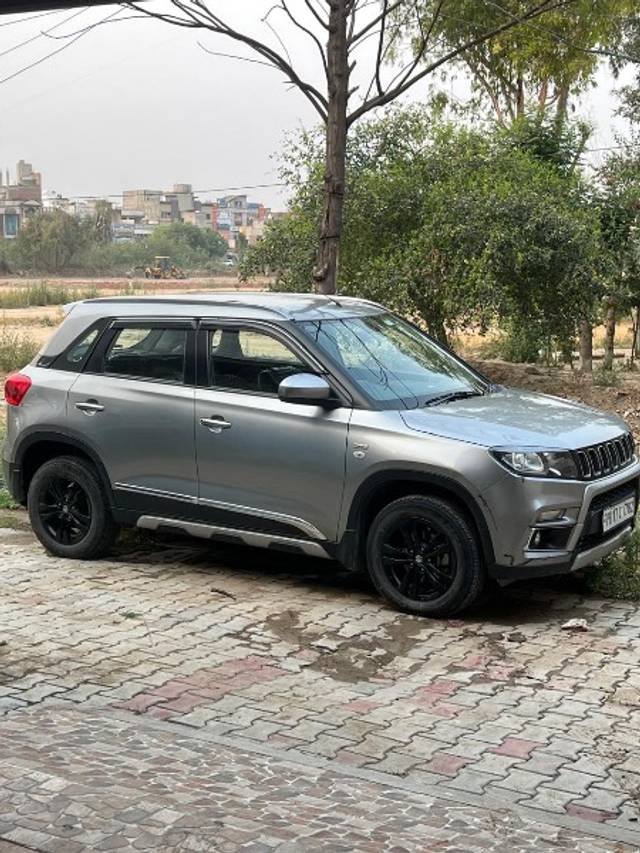 https://images10.gaadi.com/usedgaadi-sellcar/UsedCar/e51f7c95a/ce763a98-f5b4-41ad-803e-ca87e397b735.jpeg?imwidth=6401